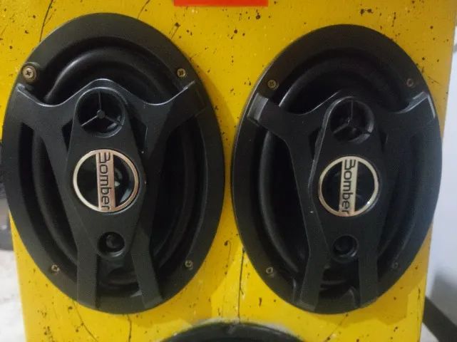 Médio grave 69 Bomber 200w RMS cada