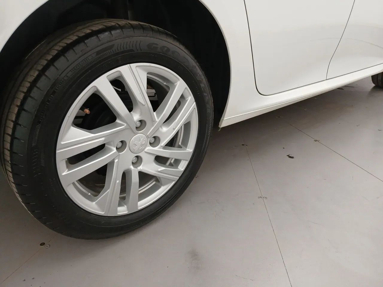 Peugeot 208 Active 1.6 Flex 16V 5p Aut., foto 14 de 18