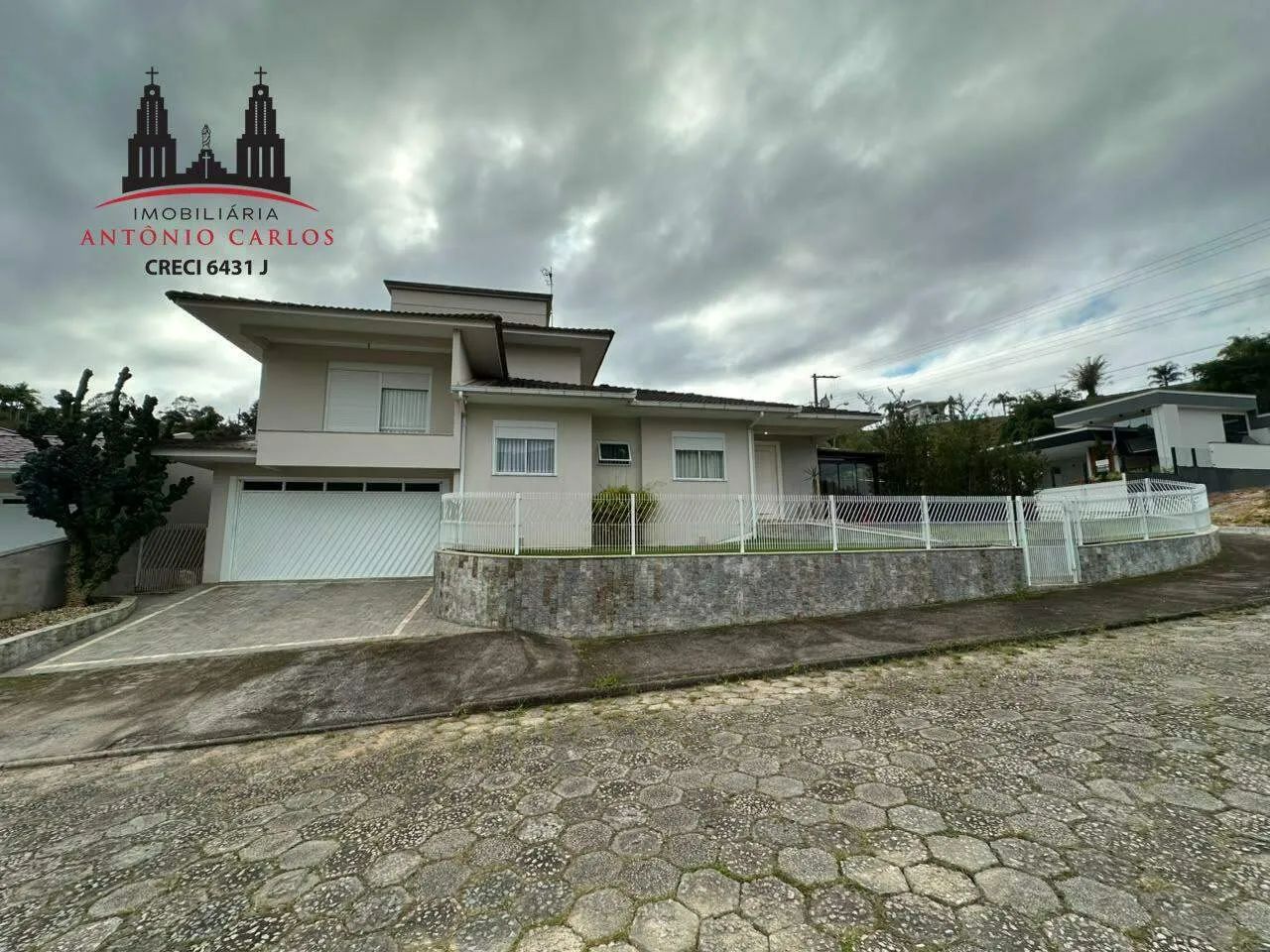 CASA À VENDA NO CENTRO DE ANTÔNIO CARLOS/SC - 214M² DE ÁREA