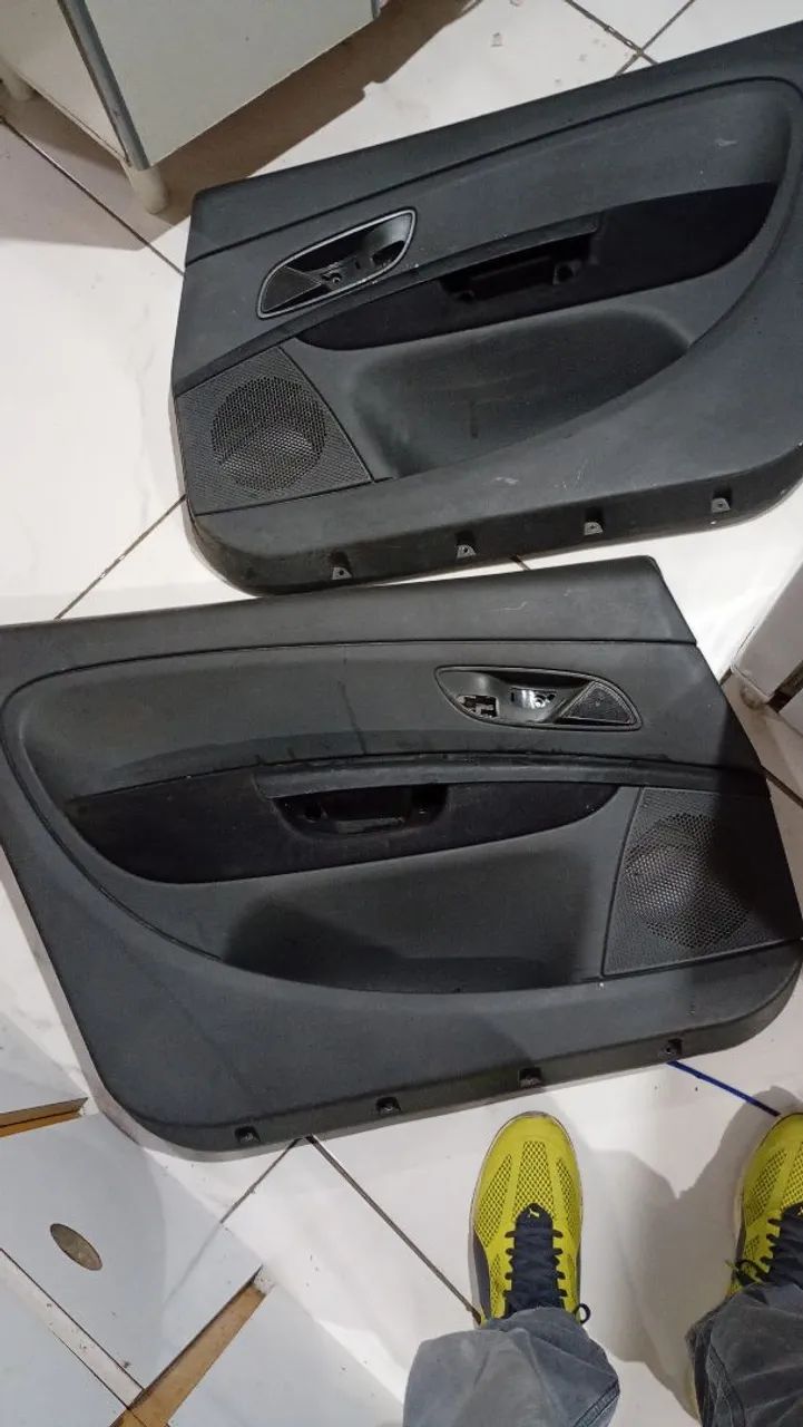 Peças das portas, acho que é Punto Fiat - Foto 4
