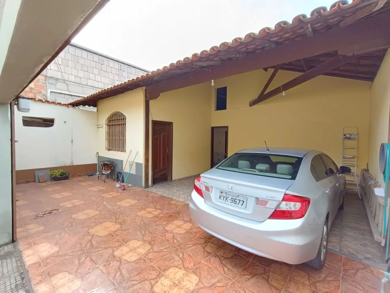 CASA 04 QUARTOS+ DOIS BARRACÃO ANEXOS. - Foto 2