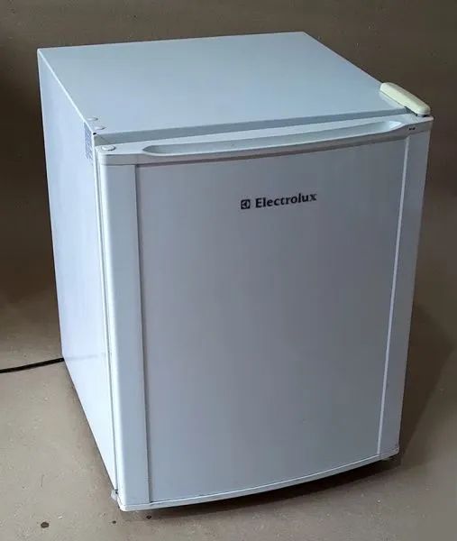 Frigobar eletrolux 