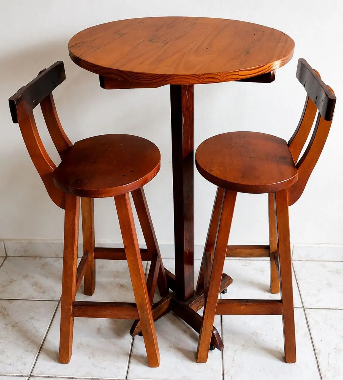 Vendo Conjunto Mesa de Bistro e Duas Banquetas 