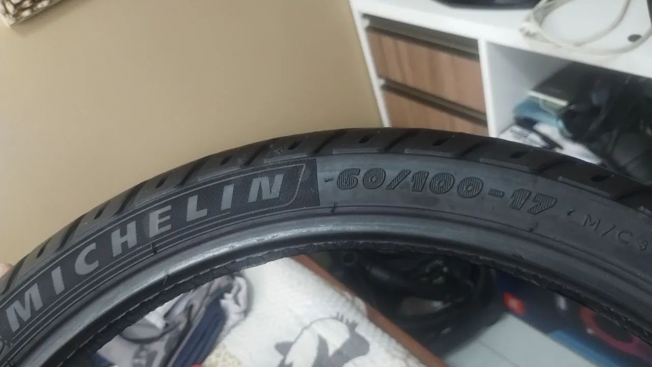 Pneu moto Michelin 60 100 17, zero sem uso!