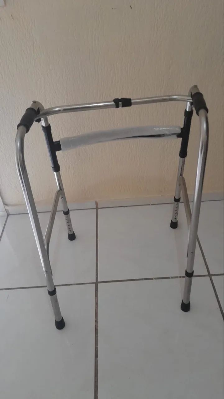 Vendo andador para idoso - Foto 2