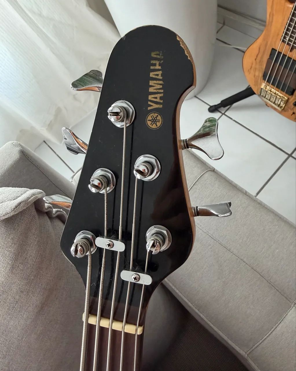 Baixo Yamaha BB405 C/Circuito clone 605  - Foto 5