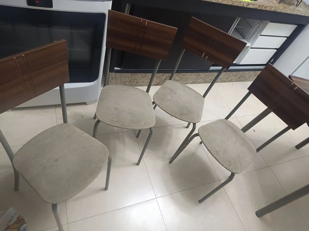 Mesa com 4 cadeiras  - Foto 2