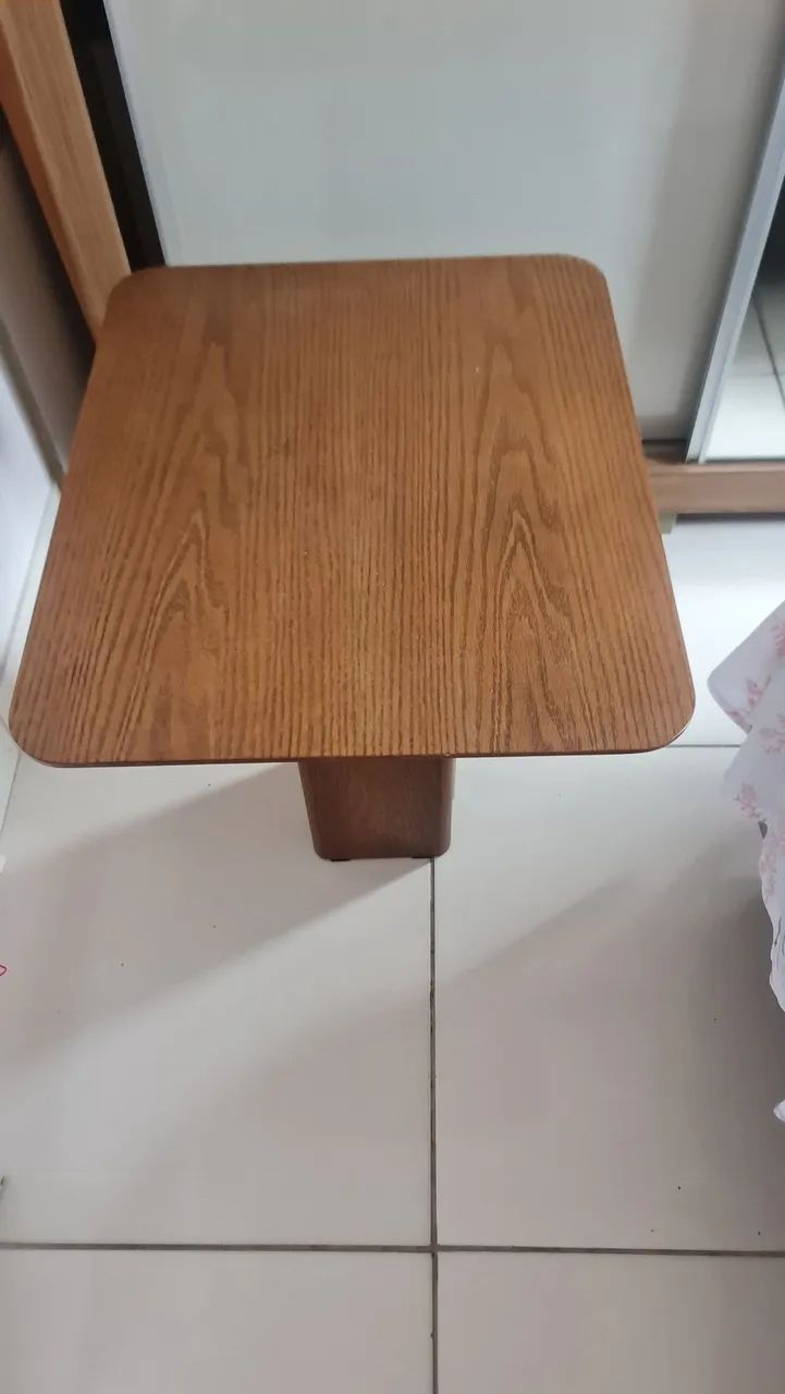 VENDO LINDA MESA QUADRADA DA LARSHOPPING NOVA  - Foto 5