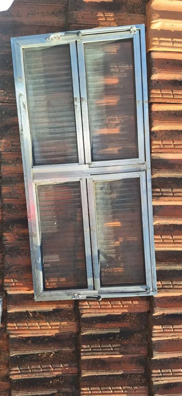 Janela de banheiro usada - 100x50 cm