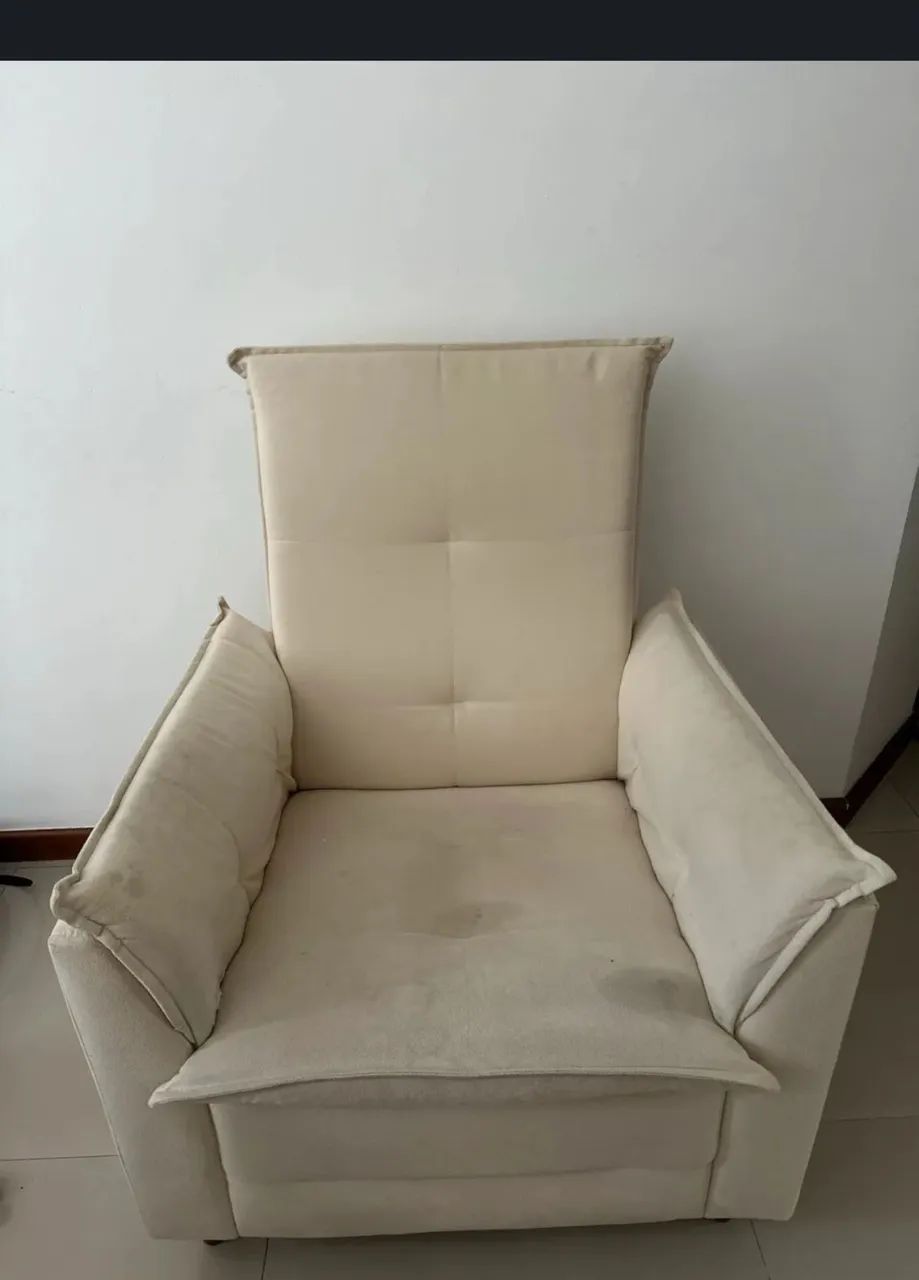 Vendo poltrona de amamentação em suede bege