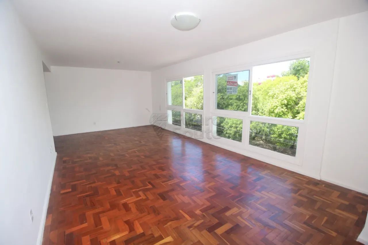 Apartamento Amplo e Iluminado com 3 Dormitórios no Edifício Residencial Real