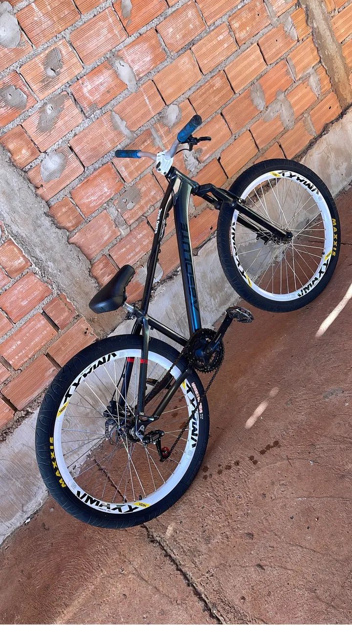Vendo bicicleta absolute Brutus, aro 26 