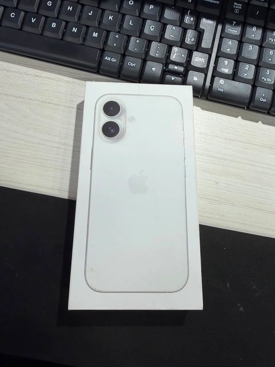 IPHONE 16 256GB SEMINOVO BRANCO - Celulares e Smartphones