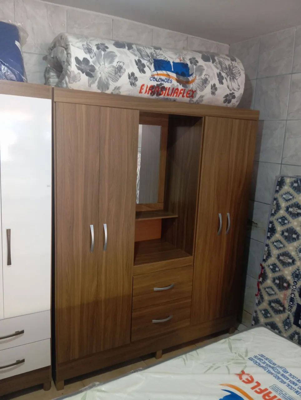 Guarda roupa novo em oferta 