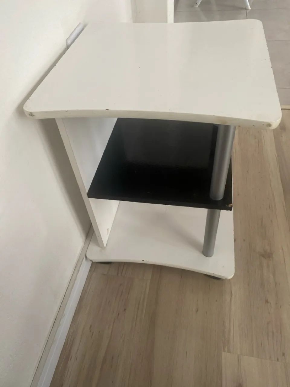 Mesinha de Canto / Suporte Multiuso com Rodinhas - Foto 2