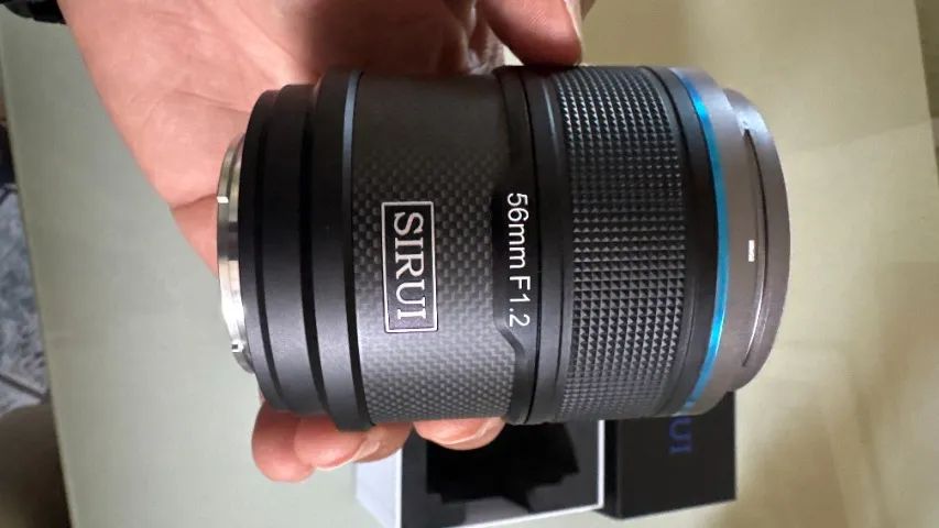 Lente Sirui para Sony 56mm F1.2 APS-C