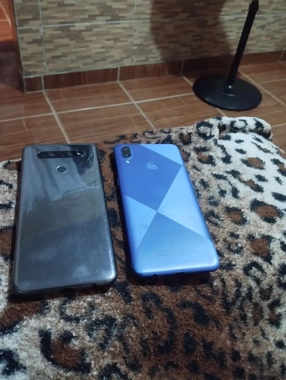 2 smartphones com defeito