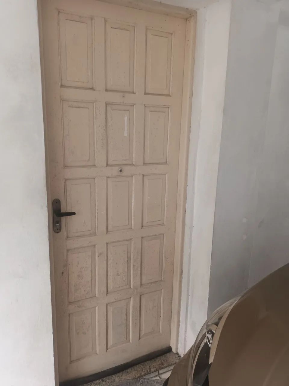 Janelas e porta de madeira 
