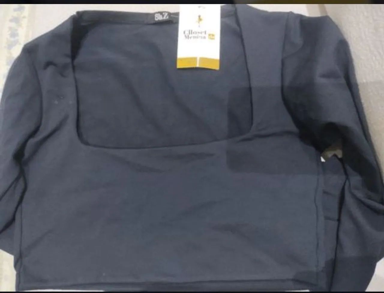 Blusa preta com elastano  - Foto 4