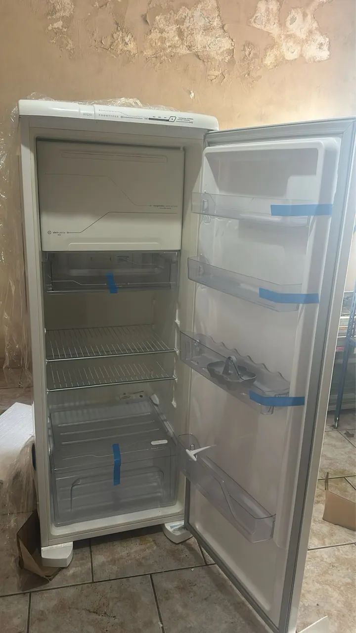 Geladeira Electrolux - 322L - 110Vts - Semi nova