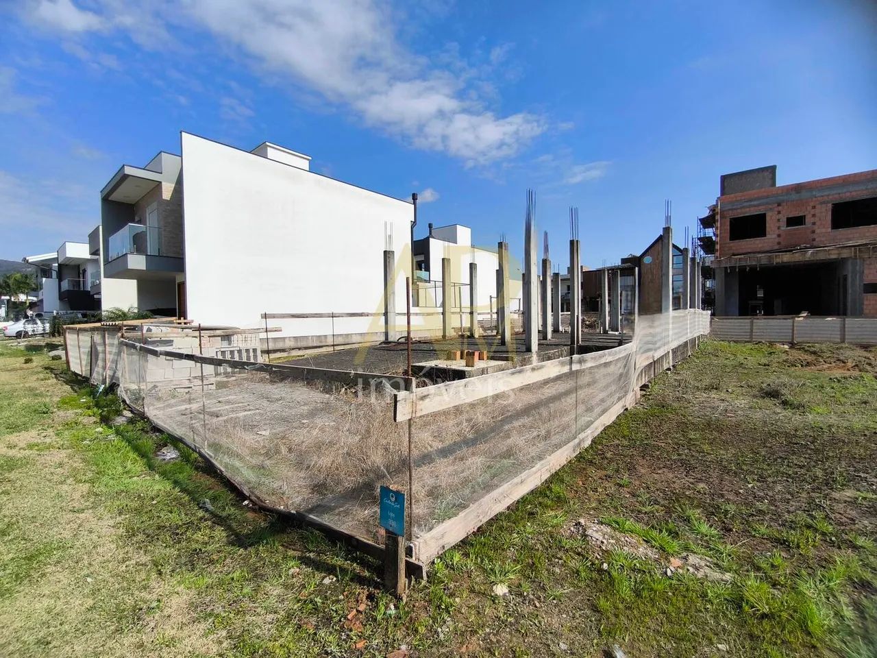 Terreno à venda com projeto e obras - Condominio Costa do Sol - Delta Ville