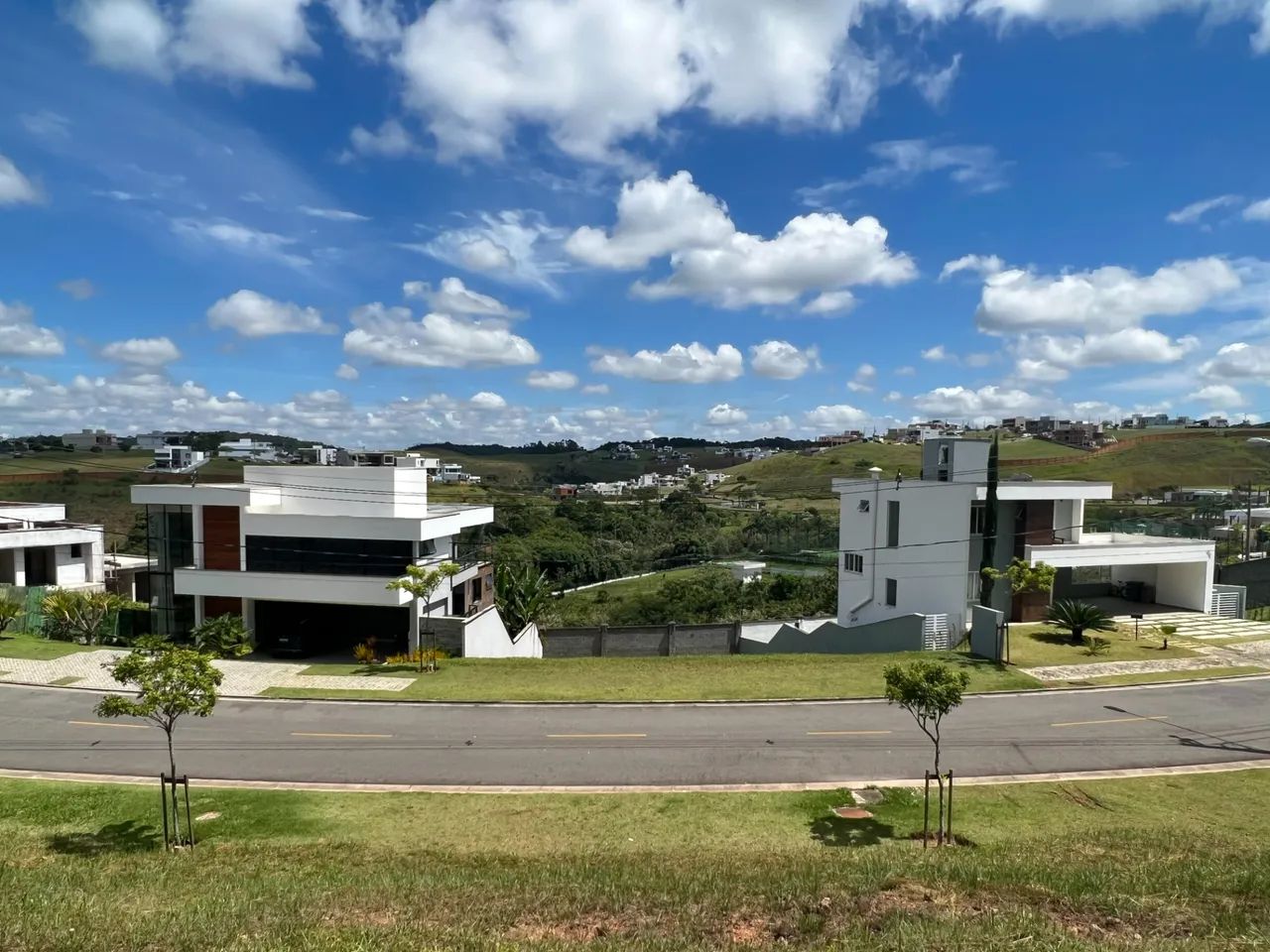 Lote com suave aclive e perfeito para morar no Alphaville para venda