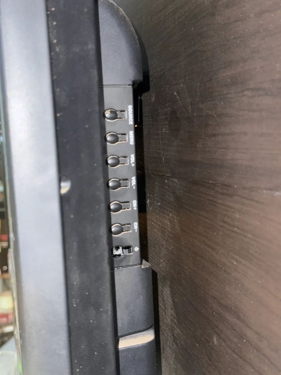 TV de led- CCE 28  - Foto 4