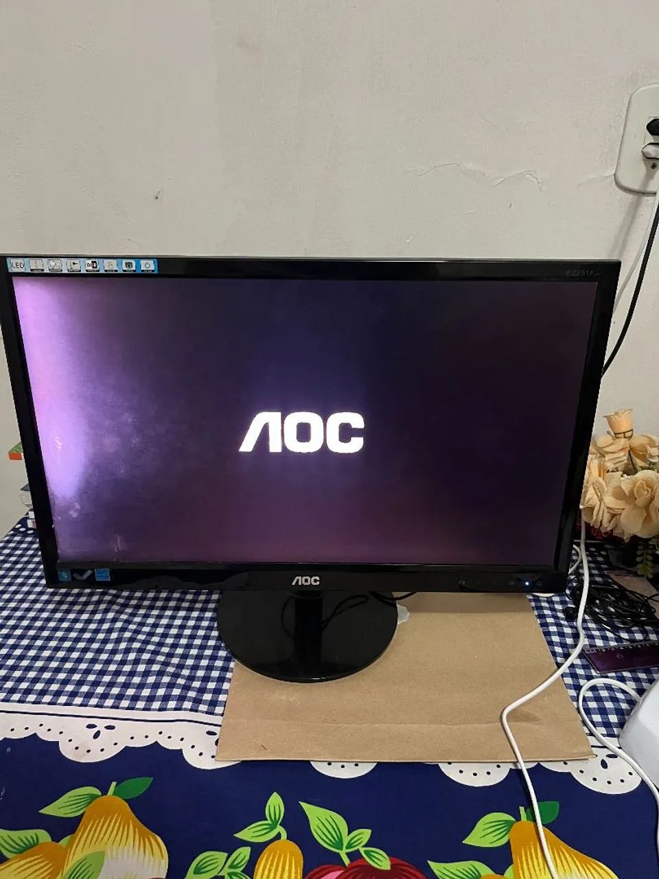 Monitor usado, porém funcionando normalmente. Possui sinais de uso na carcaça - Foto 3