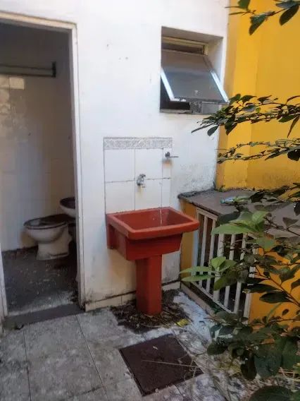 Lojão com 300 metros quadrados, com portas em Blindex e Grades,  Centro - Macaé - RJ - Foto 5