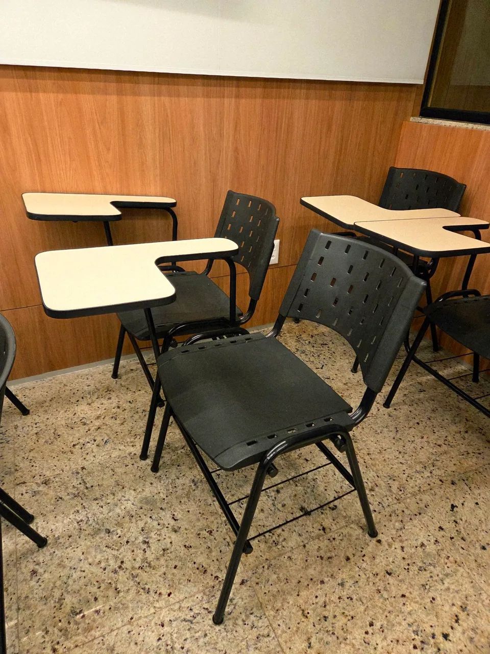 Cadeiras escolares com braço, usadas em ótimo estado  - Foto 2