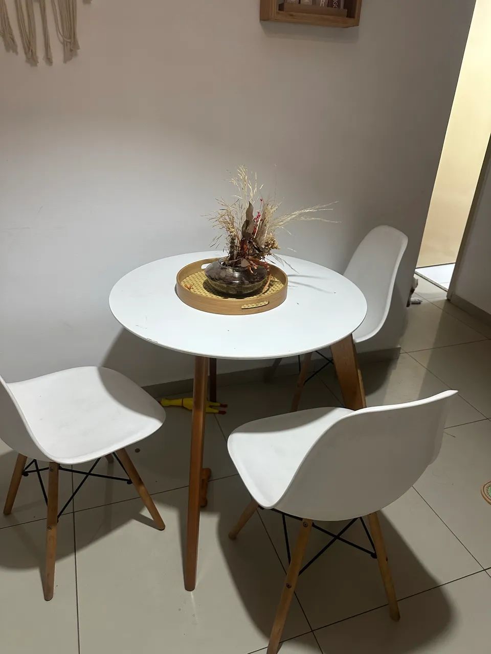 Round table with 3 chairs65704316812547124