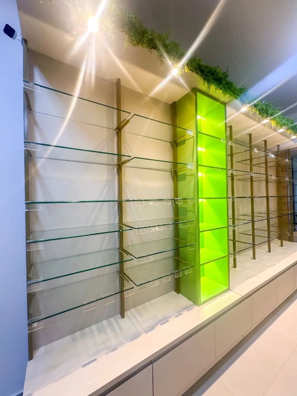 Móveis Loja Complets Alto Padrão - 100% MDF, vidro temperado e LED - Foto 3