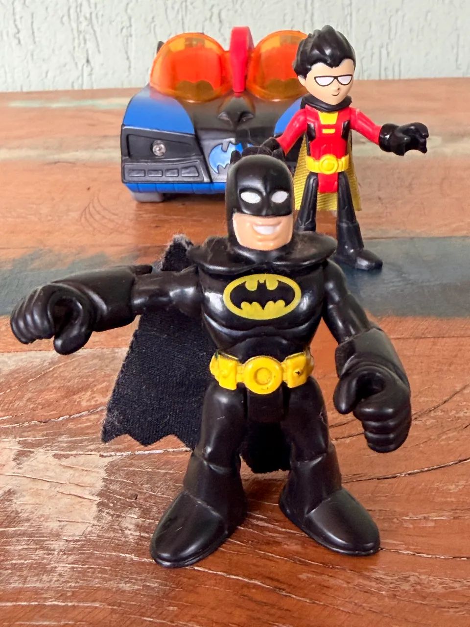 Batmóvel Transformável Fisher-Price Hero World + Batman e Robin - Foto 3