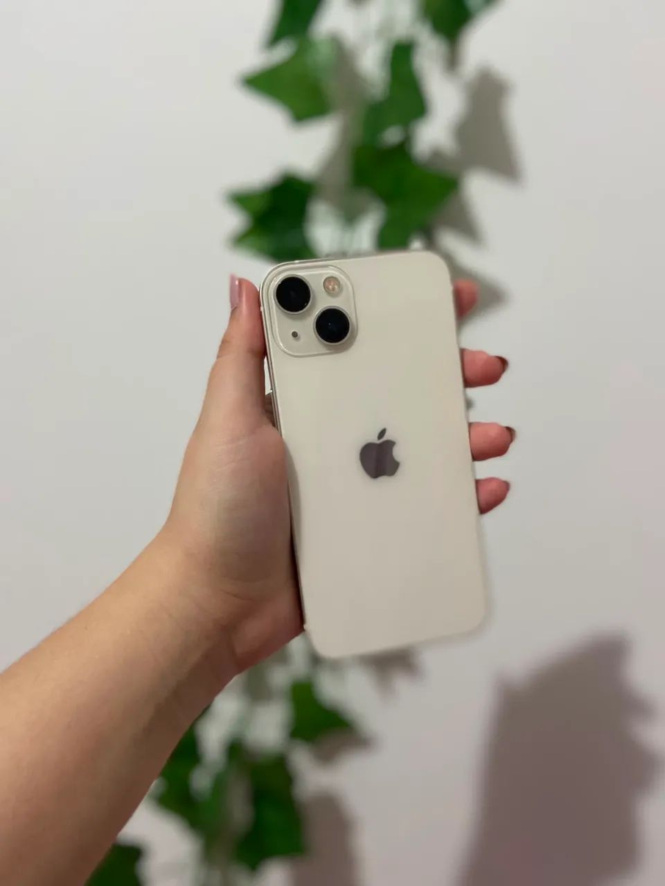 iPhone 13 na cor branca 