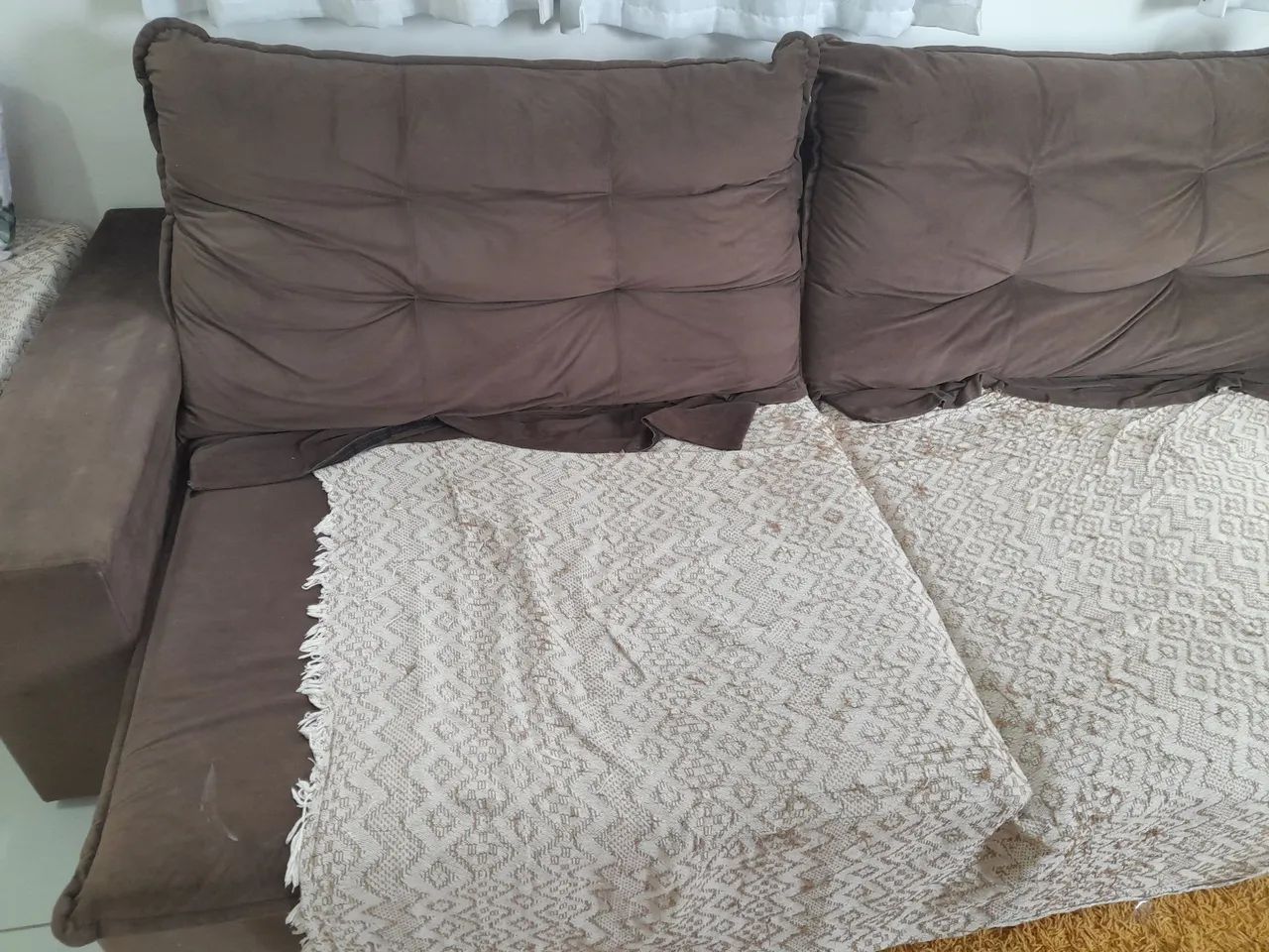 Vende-se um sofá retrátil, marrom com 1.90 de largura - Foto 2