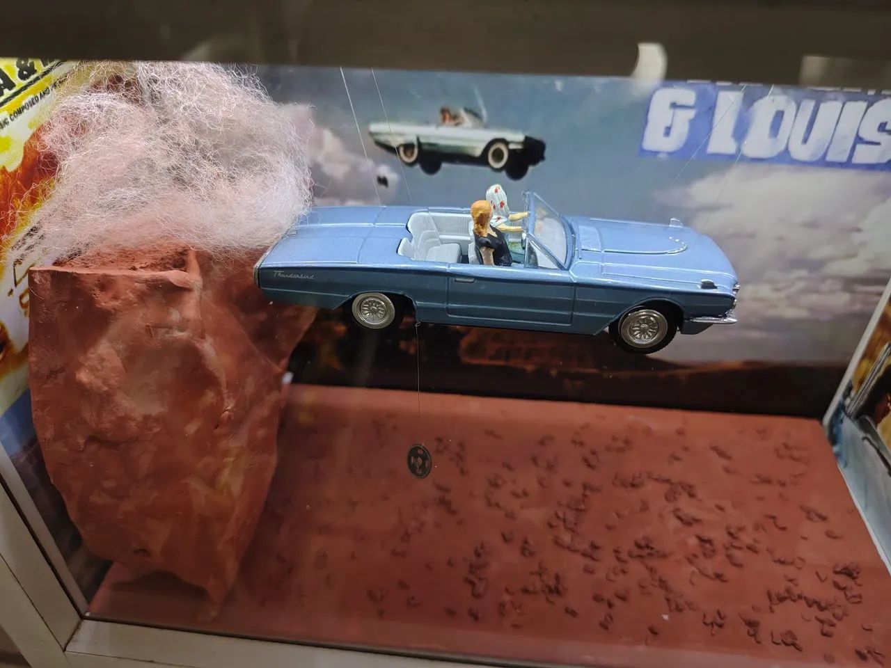 Diorama Thelma e Louise com iluminação, miniatura e figuras. - Foto 4