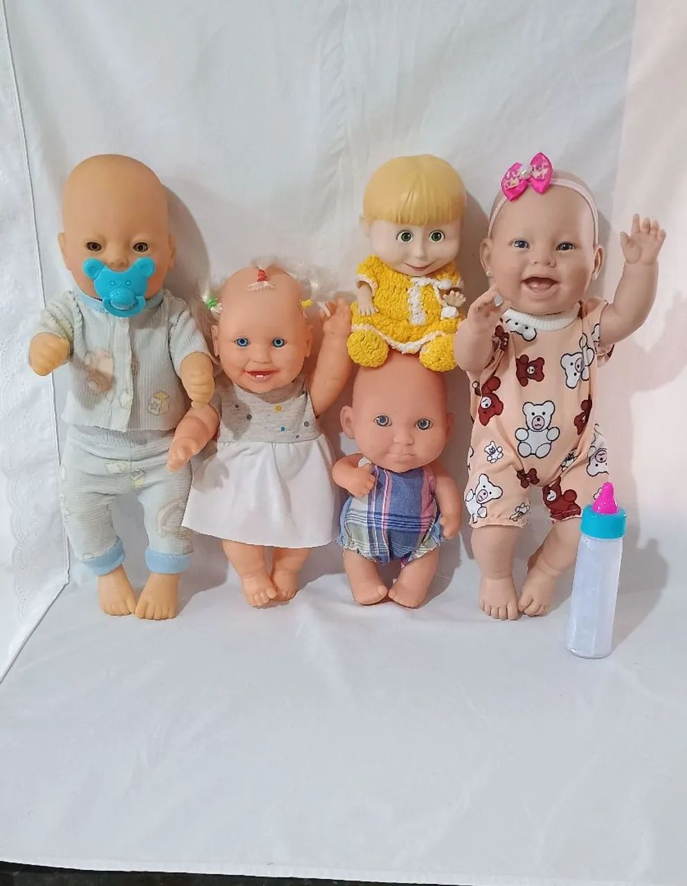 Lote com várias bonecas de borracha 