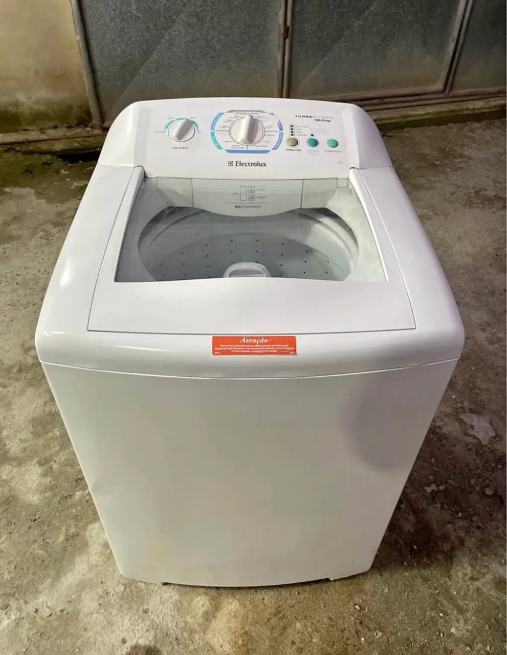 Eletrolux 12kg semi nova 