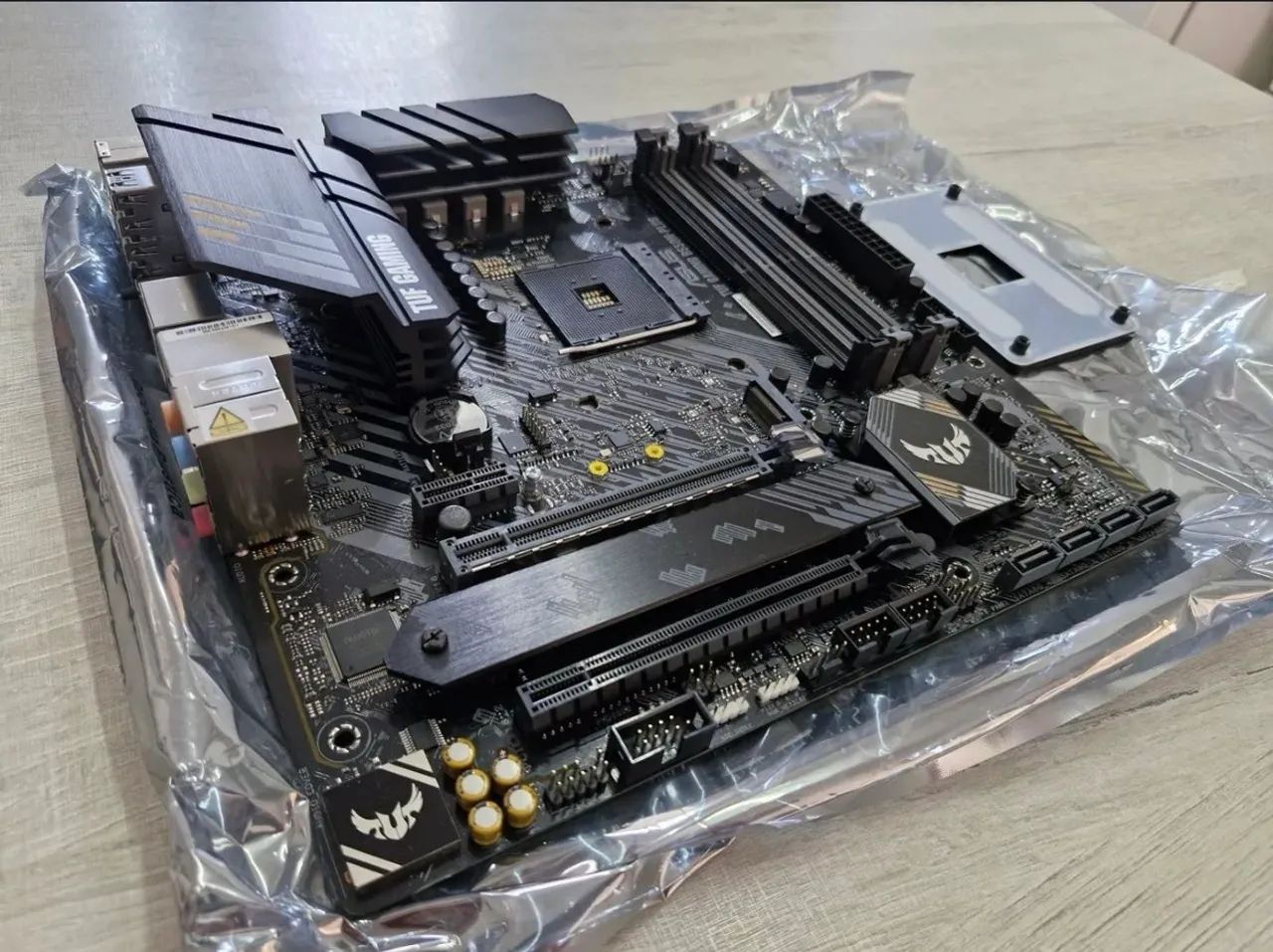 B550plus asus TUF semi nova com garantia  - Foto 3