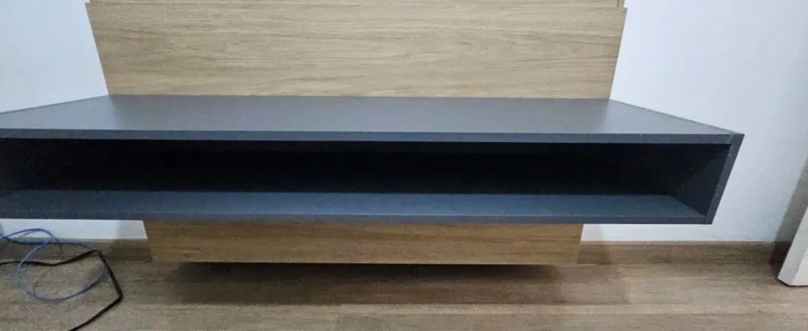 Wall-mounted panel with shelf65578359945985123
