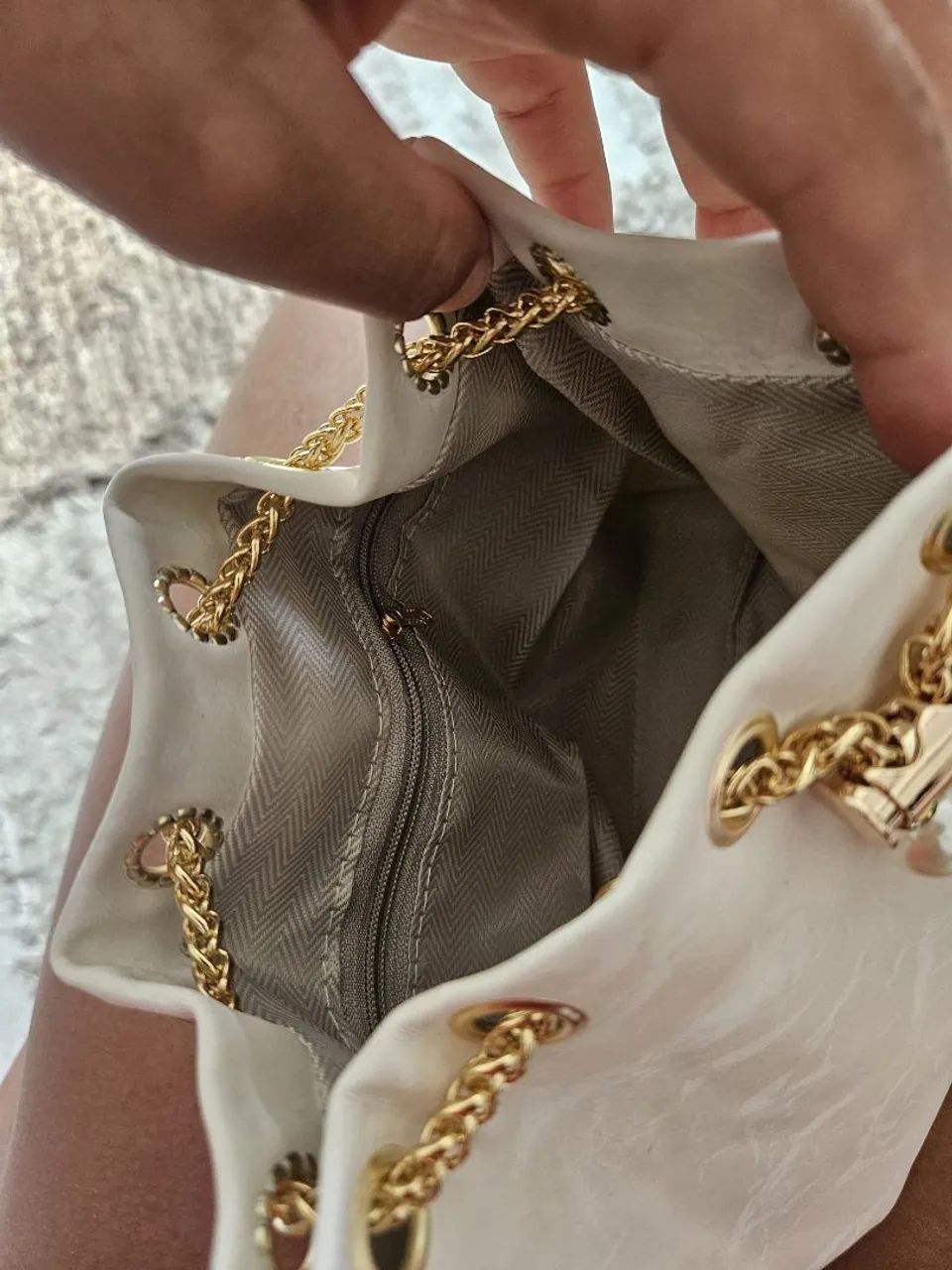 Bolsa transversal, mini buffet, com corrente, cor off-white. - Foto 3