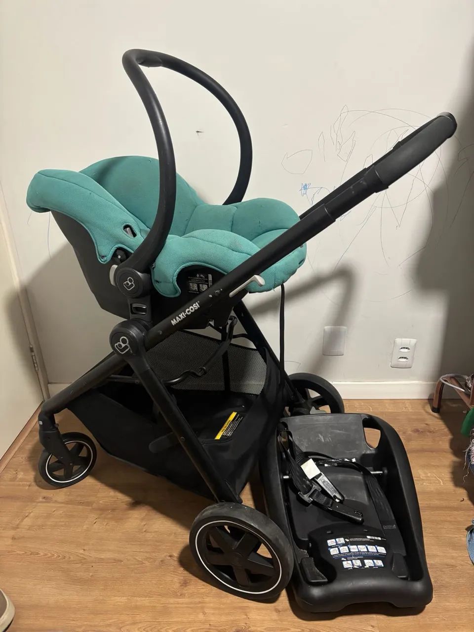Vendo excelente KIT carrinho de bebê 2