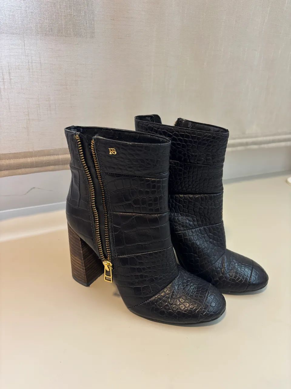 Bota preta Raphaella Booz 34 