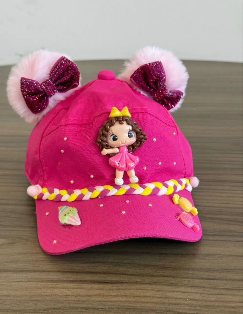boné infantil rosa com pompons e laços - Foto 3