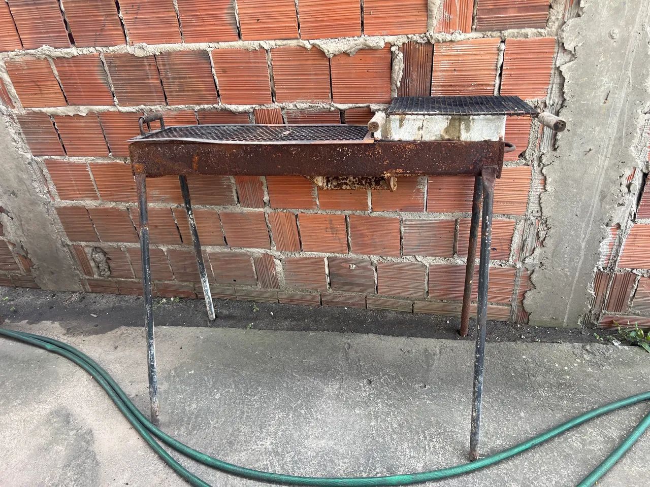 Vendo essa churrasqueira de ferro top