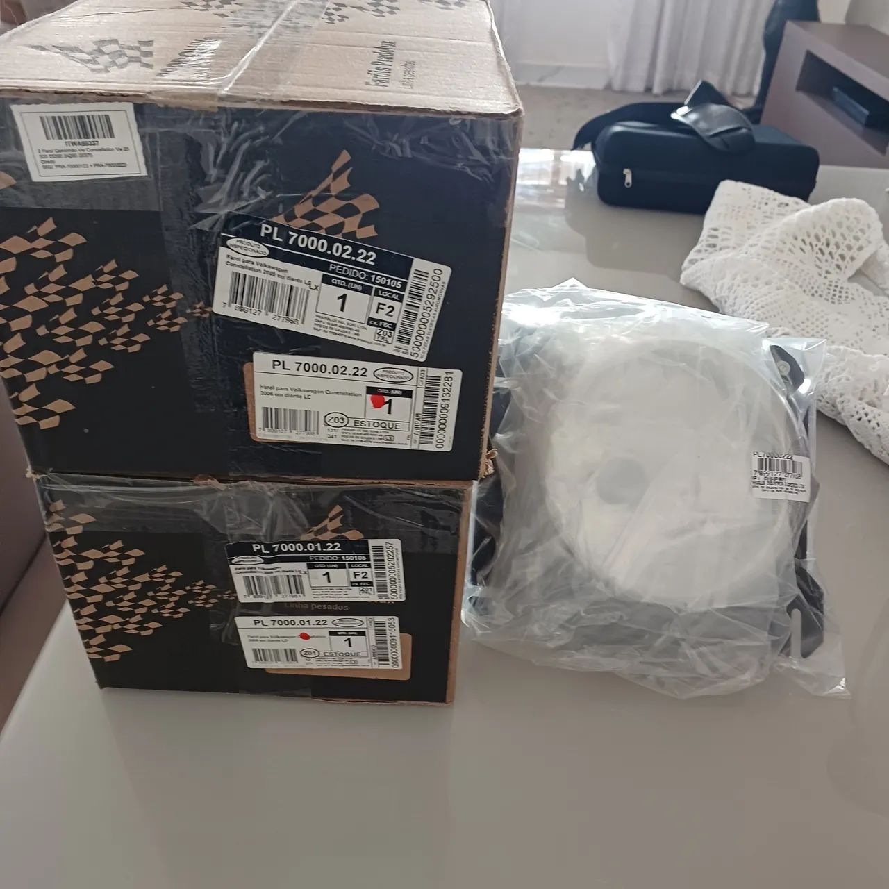 Par de Farol caminhao Volkswagen Constalation 