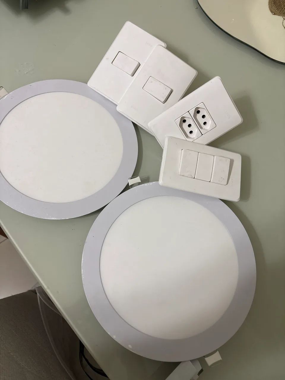Kit 2 spots + 3 interruptores + 1 tomada 