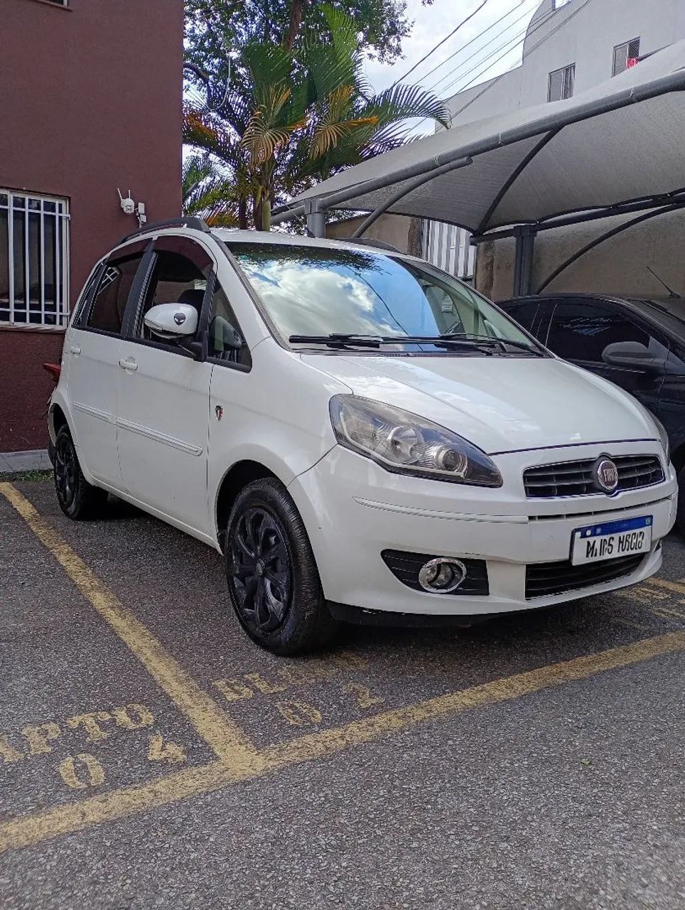 Fiat Idea ATTRACTIVE 1.4 8V FLEX 2011