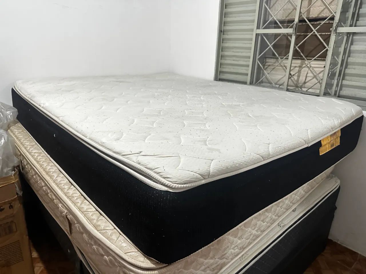 Cama box mas colchão Queen 