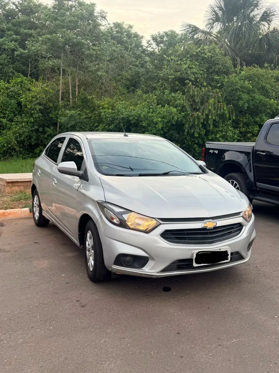 Chevrolet Onix Hatch LT 1.0 8V Flex Mec. 4P 2017 - Foto 2